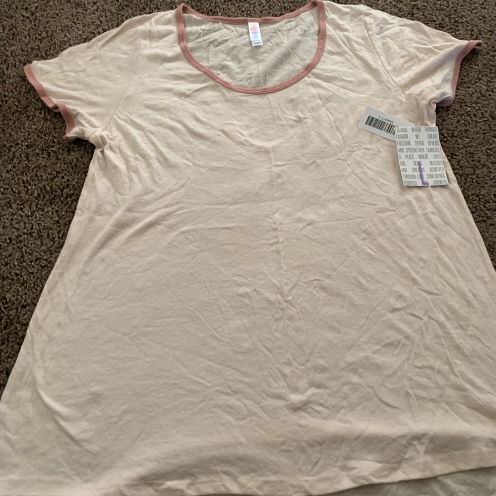 BNWT Large Lularoe classic top